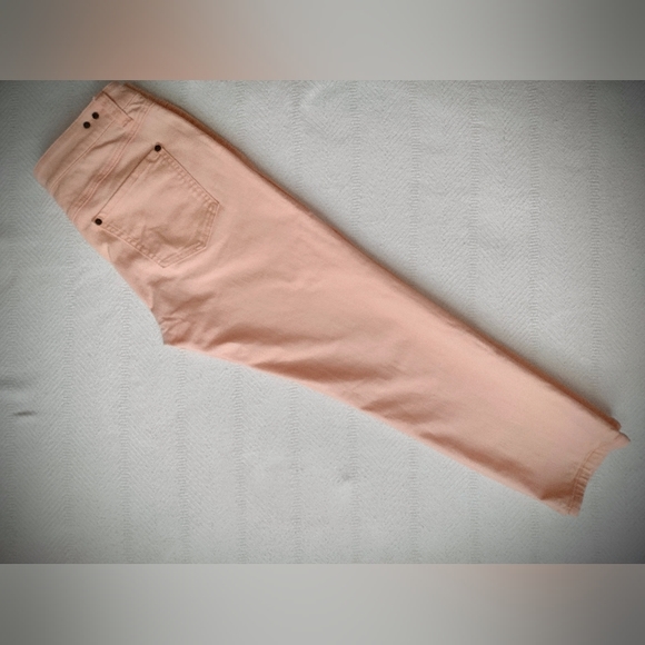 Brand New CAbi "Creamsicle" Cropped Jeans #329, Peach Color Mid Rise, Size 6 - Picture 10 of 14